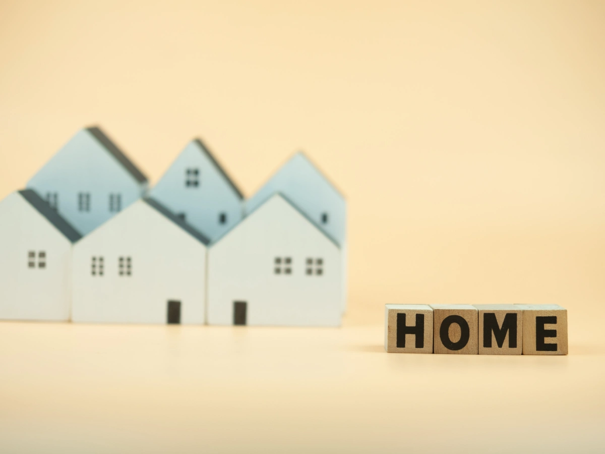 Small house models with text blocks